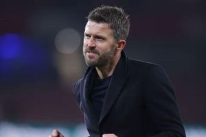 Michael Carrick gợi ý phương án củng cố tuyến giữa giá rẻ cho Man Utd