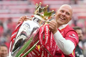 Liverpool sa thải HLV Arne Slot