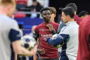 Saka khiến PSG lạnh gáy trước chung kết Champions League