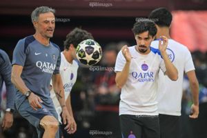 HLV Luis Enrique buông lời đe dọa Arsenal
