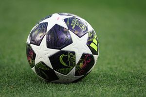 Các huyền thoại ủng hộ ai tại chung kết Champions League 2025/26?