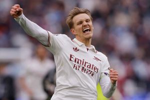 Arsenal nghiên cứu bài penalty của PSG
