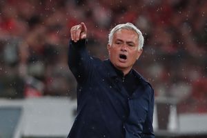 Về Real, Mourinho lập tức ra 'yêu sách' chuyển nhượng