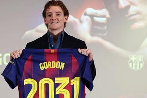 Barca nổ bom tấn đầu tiên ở thị trường chuyển nhượng hè