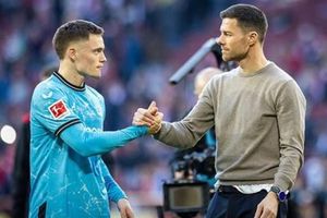 Chelsea sẵn sàng chi 175 triệu USD mua Florian Wirtz, Liverpool nhắm Micky van de Ven