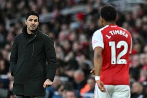 Arsenal vs PSG: Mikel Arteta và canh bạc Jurrien Timber tại chung kết Champions League
