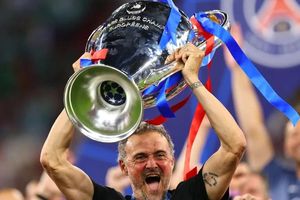 HLV Luis Enrique chạm hàng loạt kỷ lục cùng PSG