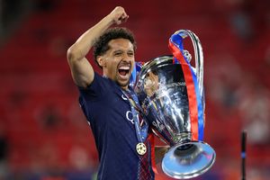 PSG lên đỉnh, Mbappe đối mặt sự trớ trêu khó tin