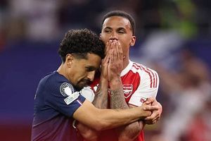 Khoảnh khắc sụp đổ của Arsenal sau trận chung kết Champions League