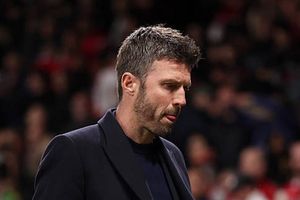 Michael Carrick và bài toán hàng phòng ngự MU: Tìm đối tác thép cho Harry Maguire