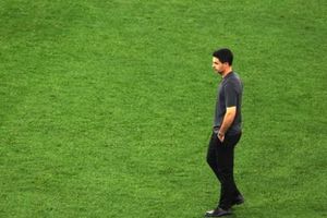 Mikel Arteta và cuộc cách mạng hàng công Arsenal sau thất bại tại Champions League