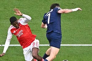 PSG bảo vệ ngôi vương Champions League sau màn đấu súng cân não với Arsenal