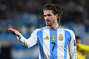 CĐV Argentina phẫn nộ vì Rodrigo De Paul