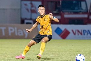Doãn Ngọc Tân nghẹn ngào chia tay CLB Đông Á Thanh Hóa