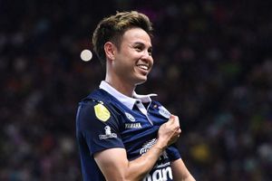 Bỏ xa Ronaldo, đội trưởng Thái Lan áp sát kỷ lục của Messi