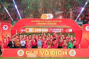 CLB Công an Hà Nội có ngày nâng cúp vô địch trọn vẹn