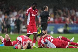 Beckham sa thải 9 cầu thủ