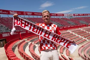 Van de Beek thành gánh nặng lớn của Girona