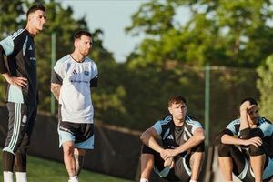 Messi tập riêng trong ngày hội quân cùng ĐT Argentina