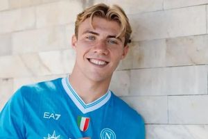 MU bán Rasmus Hojlund cho Napoli