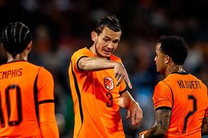 Hà Lan thua sốc Algeria 0-1: Nỗi lo từ sự phung phí cơ hội tại Rotterdam