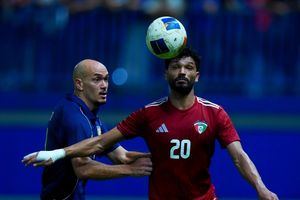 Thái Lan đánh rơi chiến thắng trước đội Tây Á