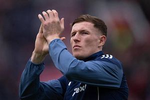 Elliot Anderson: 'Người khiêng đàn' thầm lặng giải bài toán hàng tiền vệ của Thomas Tuchel