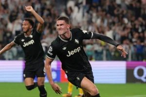 Man Utd nên ưu tiên chiêu mộ Dusan Vlahovic thay vì Robert Lewandowski