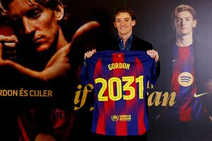 Sự cao tay của Barcelona tại phiên chợ hè 2026