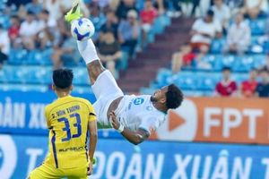 Nguyễn Xuân Son ghi bàn thắng đẹp nhất vòng 25 V-League