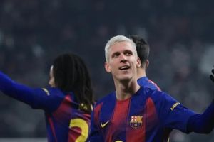 Dani Olmo từ chối Arsenal và PSG để cam kết tương lai tại Barcelona với đãi ngộ mới