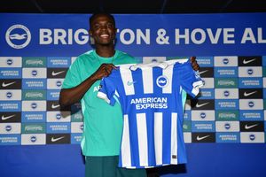 Brighton phá kỷ lục chuyển nhượng vì thần đồng Nigeria