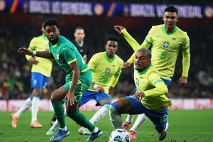 Sao Brazil bật khóc vì chấn thương, nguy cơ lỡ World Cup