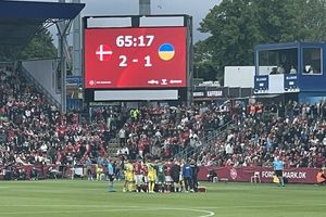 Eriksen ngã quỵ ngay trên sân