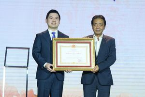 CLB bóng đá Hà Nội đón nhận Huân chương Lao động hạng Nhì