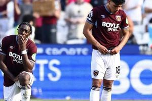 Đồng chủ tịch West Ham rời CLB giữa tâm bão tranh cãi