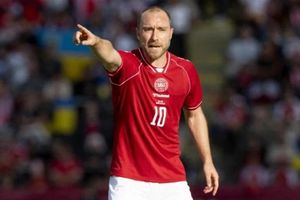 Người hâm mộ bóng đá thế giới một phen thót tim khi Eriksen một lần nữa đổ gục trên sân