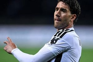 Dusan Vlahovic chia tay Juventus sau bốn năm đầy thăng trầm