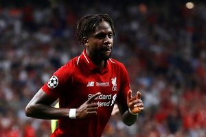 'Gà son' một thời của Liverpool giải nghệ ở tuổi 31