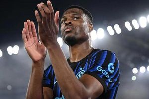 Real Madrid: Perez khẳng định quyền lực tuyệt đối