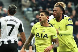 Tottenham sa thải 11 cầu thủ