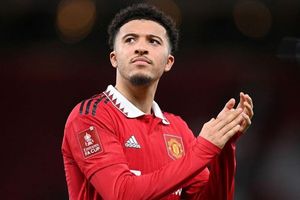 Manchester United thanh lọc đội hình, ba ngôi sao rời Old Trafford