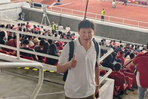 HLV Kim Sang-sik đến xem Indonesia thi đấu