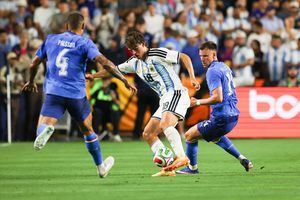 Messi đá 20 phút ghi 1 bàn, Argentina thắng Iceland 3-0