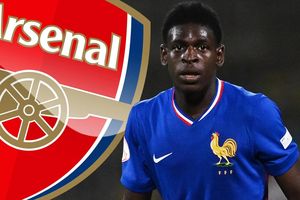 Arsenal hỏi mua cầu thủ PSG