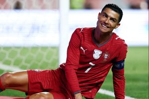 Pha bỏ lỡ khó tin của Ronaldo