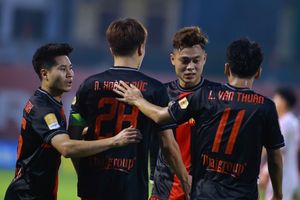 Hàng thủ mạnh nhất V.League vỡ vụn ở Ninh Bình