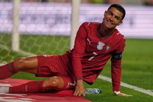 Ronaldo 2 lần đối mặt thủ môn vẫn bất lực, Bồ Đào Nha thắng nhọc Nigeria