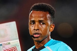 Trọng tài bị Mỹ trục xuất nhận món quà đặc biệt từ UEFA