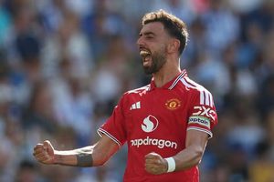 Manchester United và bài toán bảo vệ 'nguồn sống' Bruno Fernandes ở tuổi 32